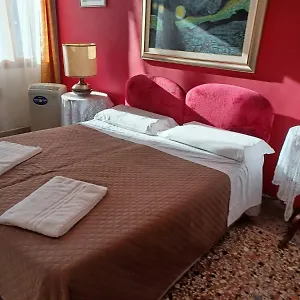 Princess Canal View Apartman